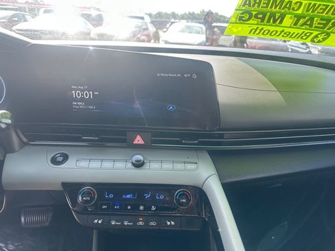 Used 2025 Hyundai Elantra Limited FWD image 15