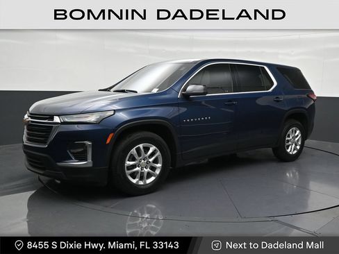 Used 2023 Chevrolet Traverse LS FWD image 1