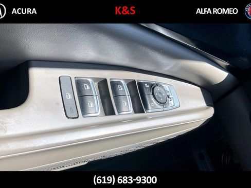 Used 2025 Kia Carnival FWD image 9