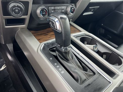 Used 2019 Ford F150 Lariat w/ Equipment Group 502A Luxury AWD/4WD image 22