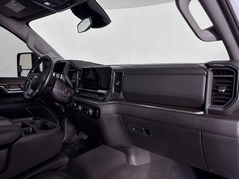 Used 2024 Chevrolet Silverado 2500 LT image 32