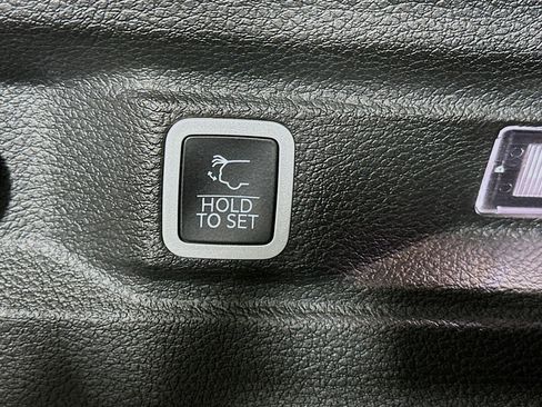 Used 2023 Jeep Grand Cherokee L Limited image 32