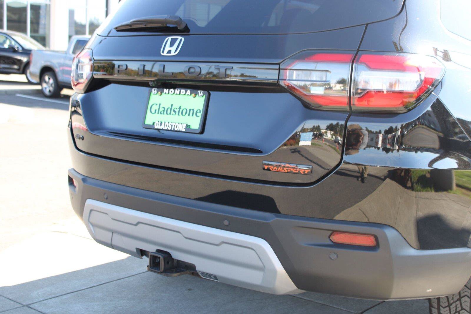 Used 2025 Honda Pilot TrailSport image 19