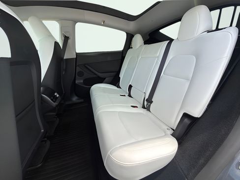 Used 2023 Tesla Model Y Performance AWD/4WD image 21