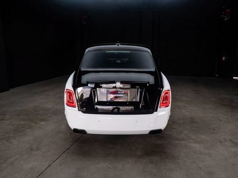 Used 2019 Rolls-Royce Phantom Sedan RWD image 23