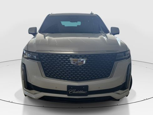 Used 2023 Cadillac Escalade Premium Luxury RWD image 3