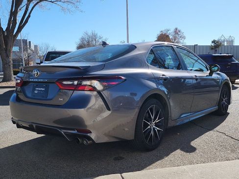 Used 2024 Toyota Camry SE image 6