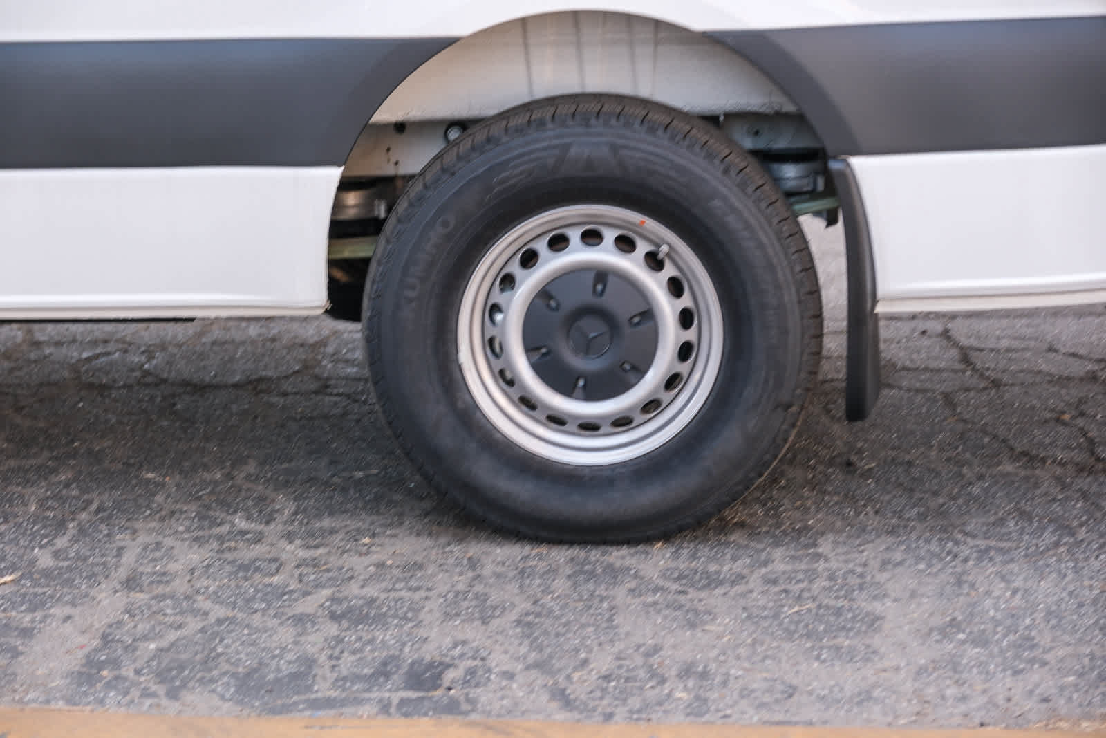 New 2025 Mercedes-Benz eSprinter 170 Cargo image 9