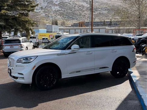 Used 2022 Lincoln Aviator Reserve w/ Equipment Group 201A AWD/4WD image 4