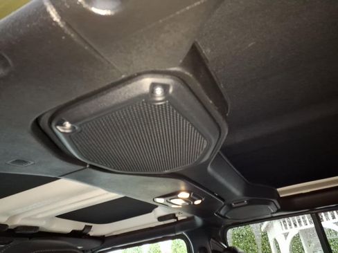 Used 2021 Jeep Wrangler Unlimited Sahara AWD/4WD image 15