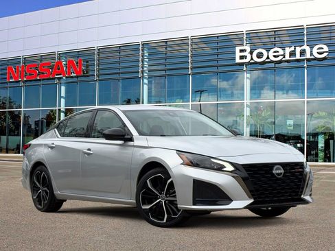 Used 2024 Nissan Altima 2.5 SR image 1