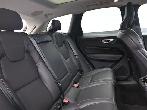 Used 2022 Volvo XC60 B5 Inscription w/ Advanced Package image 34
