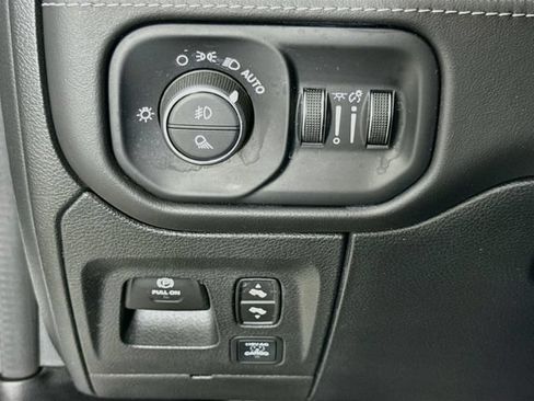 Used 2025 RAM 1500 Limited AWD/4WD image 10