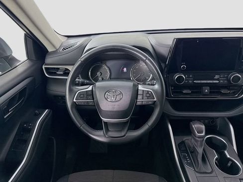Used 2023 Toyota Highlander LE FWD image 20