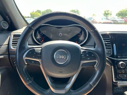 Used 2019 Jeep Grand Cherokee Laredo AWD/4WD image 22