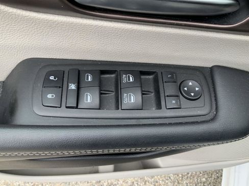 Used 2023 Chrysler Voyager LX image 24