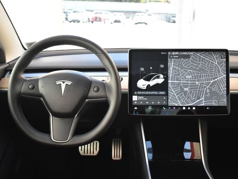 Used 2023 Tesla Model 3 Standard Range image 27