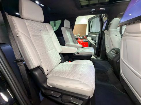 Used 2026 Cadillac Escalade Platinum Sport AWD/4WD image 27