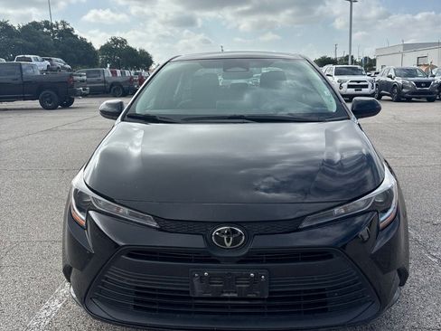 Used 2025 Toyota Corolla LE FWD image 2