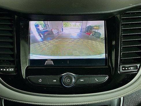 Used 2020 Chevrolet Trax LT w/ LT Convenience Package FWD image 15