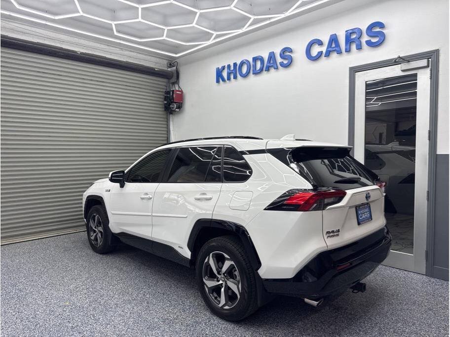 Used 2022 Toyota RAV4 SE w/ Weather & Moonroof Package AWD/4WD image 3