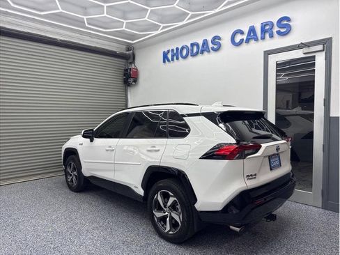 Used 2022 Toyota RAV4 SE w/ Weather & Moonroof Package AWD/4WD image 3