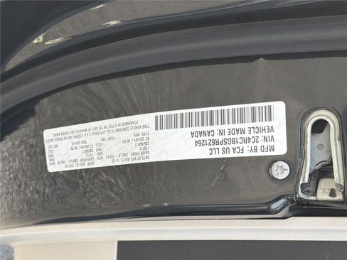 Used 2023 Chrysler Pacifica Touring-L FWD image 32
