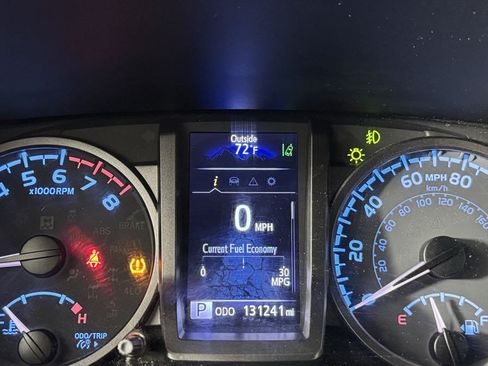 Used 2021 Toyota Tacoma TRD Off-Road AWD/4WD image 19