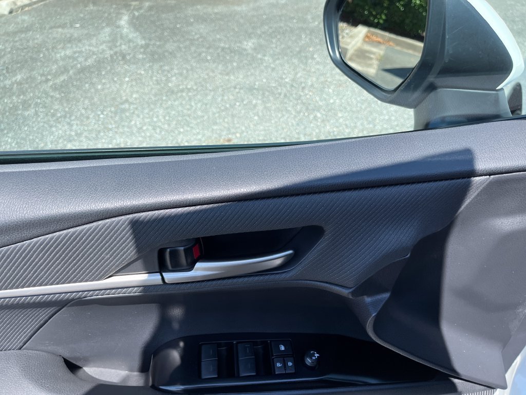 Used 2025 Toyota Camry SE FWD image 11