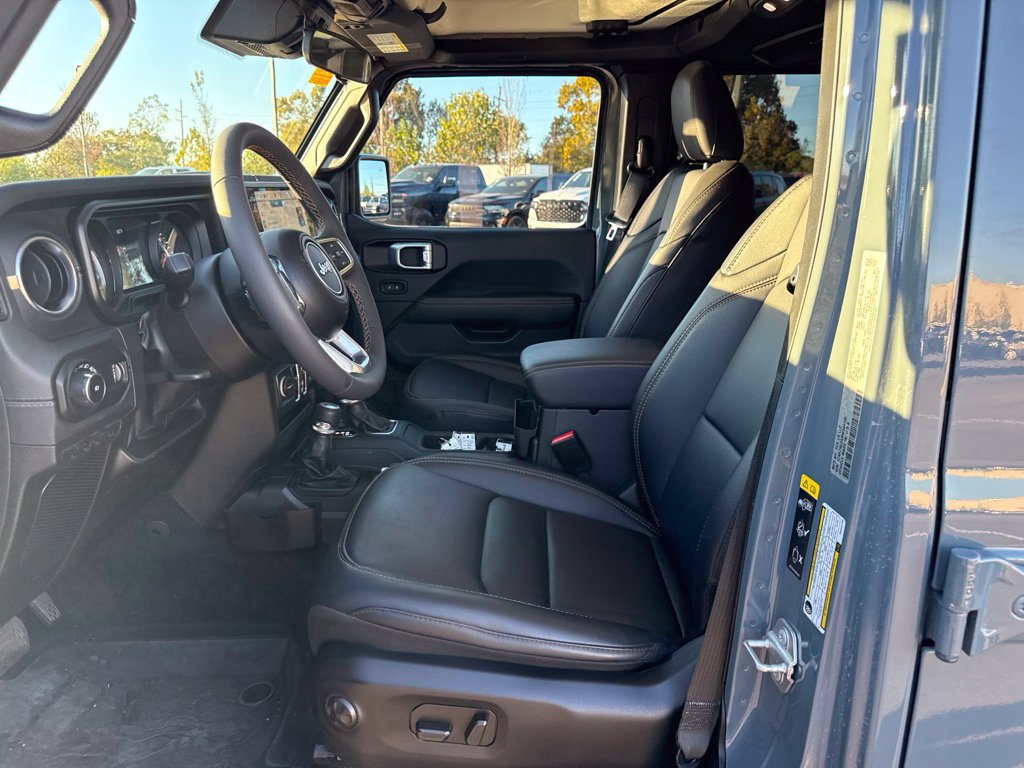 Used 2024 Jeep Wrangler Unlimited Sahara w/ Safety Group AWD/4WD image 18