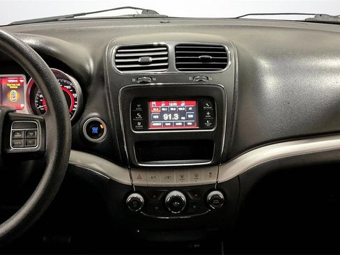 Used 2015 Dodge Journey SXT w/ Flexible Seating Group image 9