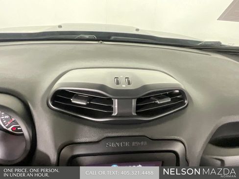 Used 2016 Jeep Renegade Limited FWD image 32