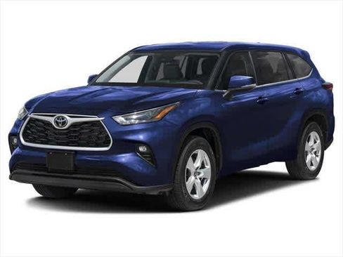 Used 2025 Toyota Highlander LE FWD image 1