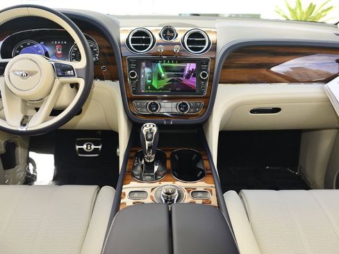 Used 2019 Bentley Bentayga AWD/4WD image 4