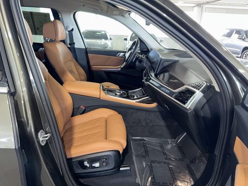 Certified 2025 BMW X7 xDrive40i w/ Premium Package image 10