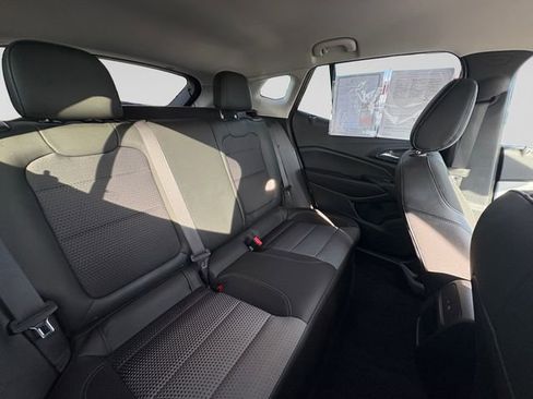 Used 2025 Chevrolet Trax LT FWD image 29