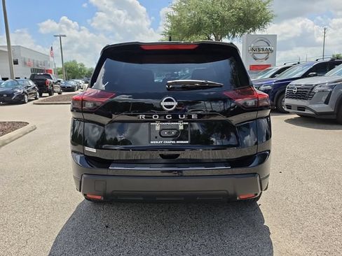 Certified 2026 Nissan Rogue SV FWD image 7