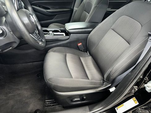Used 2023 Nissan Altima 2.5 SV image 2