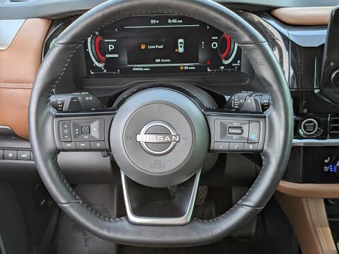 Used 2024 Nissan Pathfinder Platinum FWD image 11