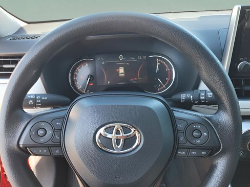 Used 2025 Toyota RAV4 XLE image 30