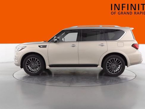 Used 2023 INFINITI QX80 Sensory AWD/4WD image 4