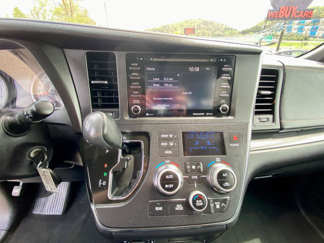 Used 2019 Toyota Sienna SE FWD image 27