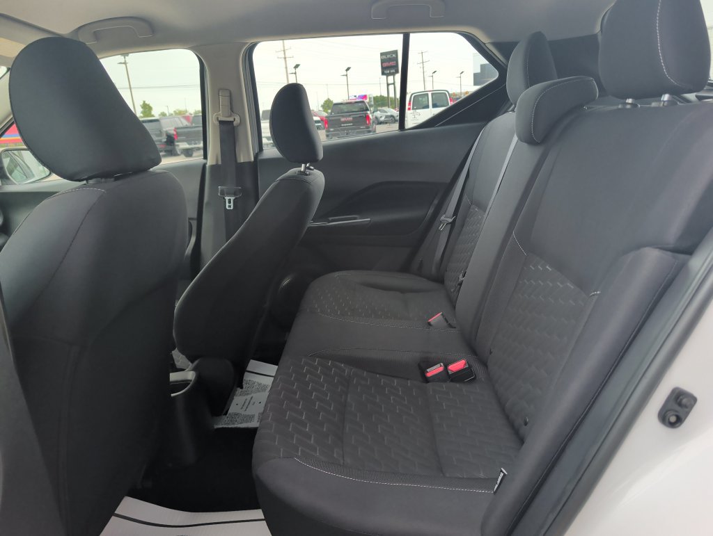 Used 2022 Nissan Kicks S FWD image 19