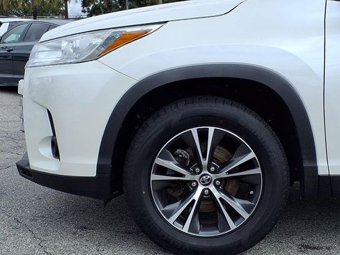 Used 2019 Toyota Highlander LE w/ Carpet Mat Package (TMS) image 15
