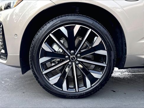Used 2026 Volvo XC60 T8 Ultra w/ Protection Package Premier AWD/4WD image 11