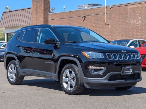 Used 2020 Jeep Compass Latitude w/ Cold Weather Group AWD/4WD image 5