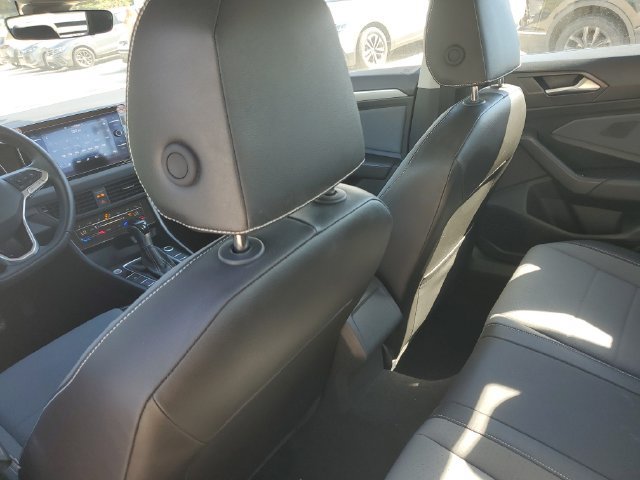 Certified 2025 Volkswagen Jetta SE FWD image 13