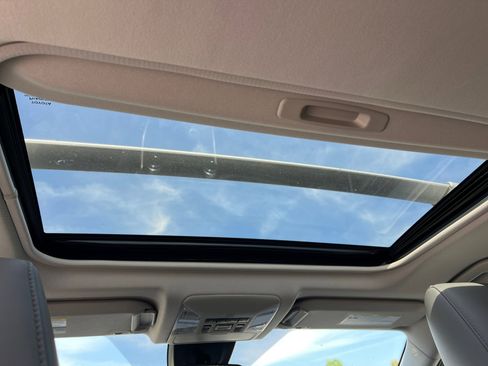 Used 2020 Toyota RAV4 XLE Premium image 19