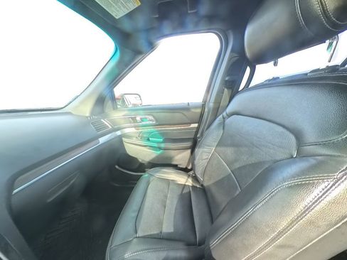 Used 2016 Ford Explorer Limited image 26