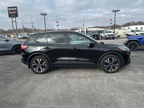 Certified 2022 Ford Escape SE w/ SE Sport Appearance Package image 4